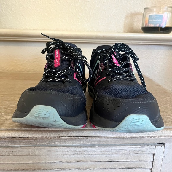 New Balance 410v8 Womens 9.5 Trail Running Shoes Pink Black - Picture 4 of 11